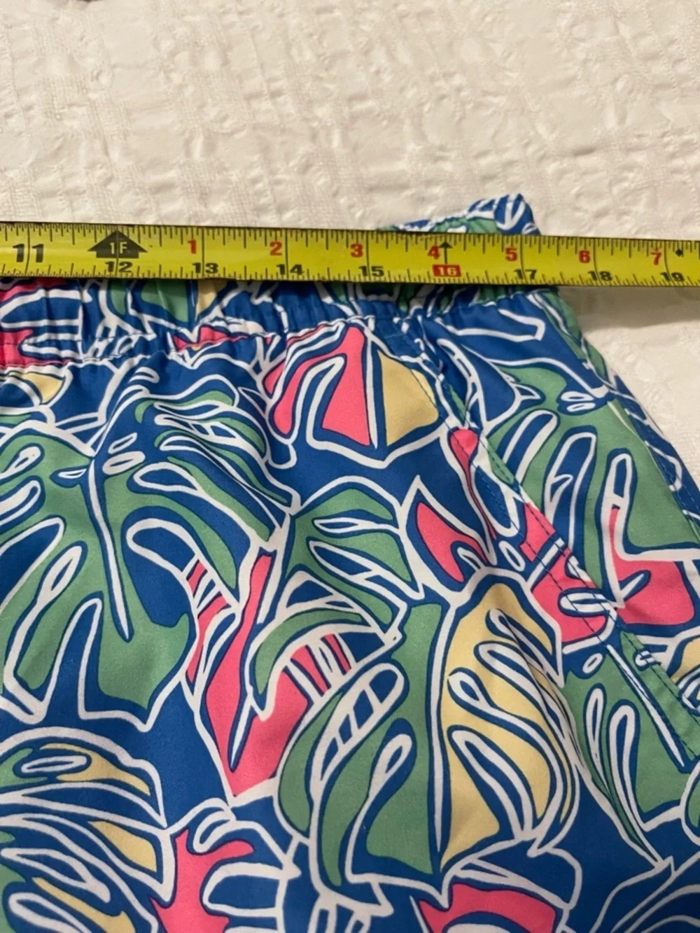 Vineyard Vines Mens Chappy Swim Trunks Tropical Leaves Shorts Blue Pink Sz Large